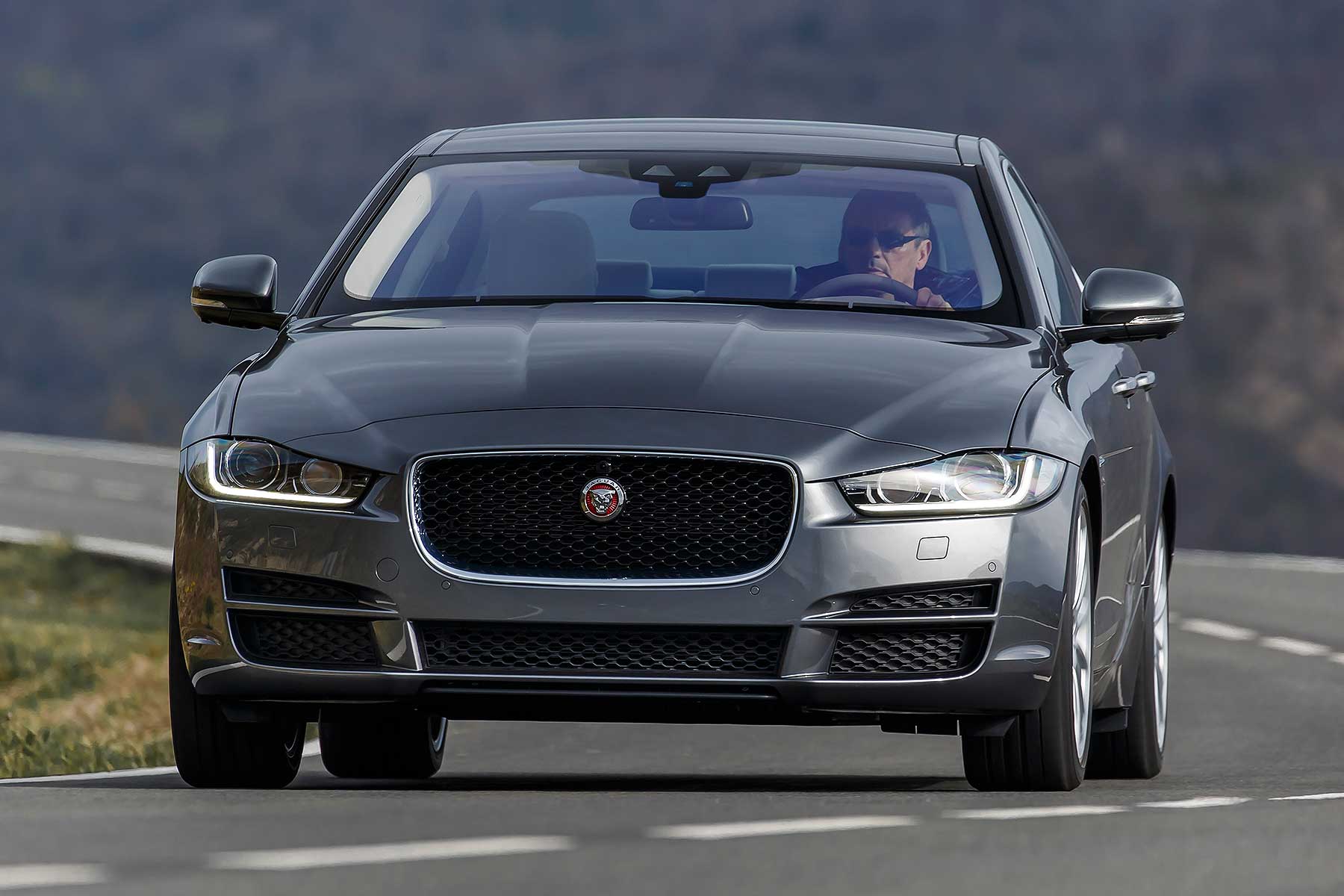 Jaguar XE 2.0d 180 2015 review