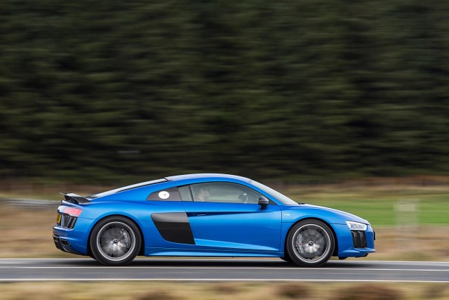 3_Audi_R8_2016