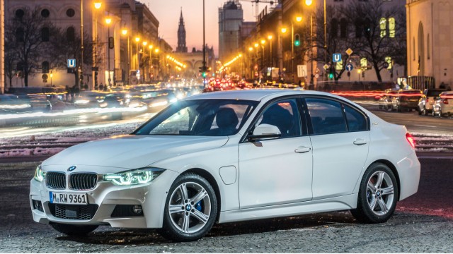 BMW 330e