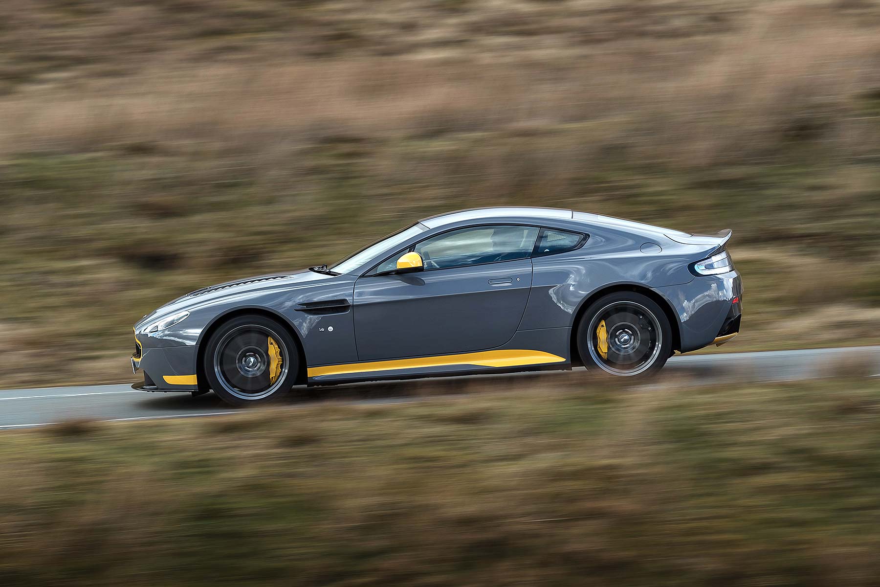 2016 Aston Martin V12 Vantage S 7-speed manual