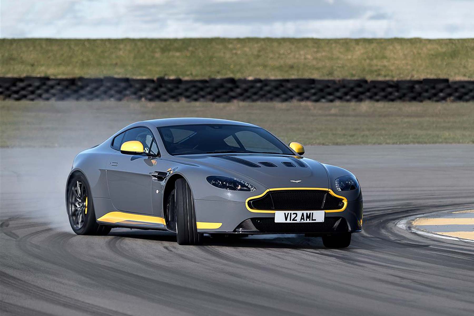 2016 Aston Martin V12 Vantage S 7-speed manual