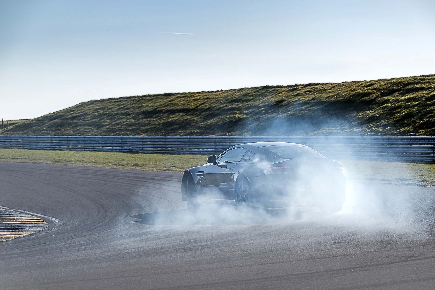 2016 Aston Martin V12 Vantage S 7-speed manual
