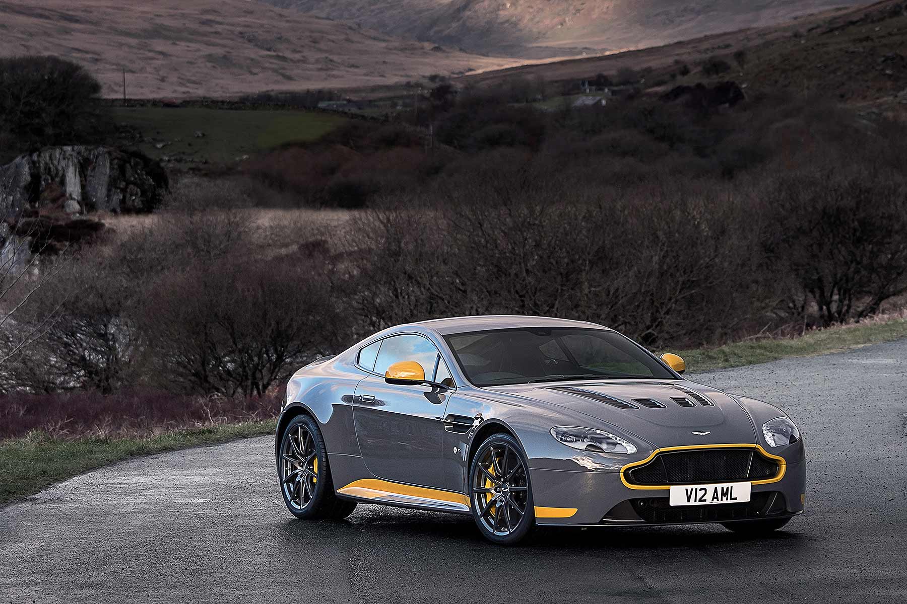2016 Aston Martin V12 Vantage S 7-speed manual