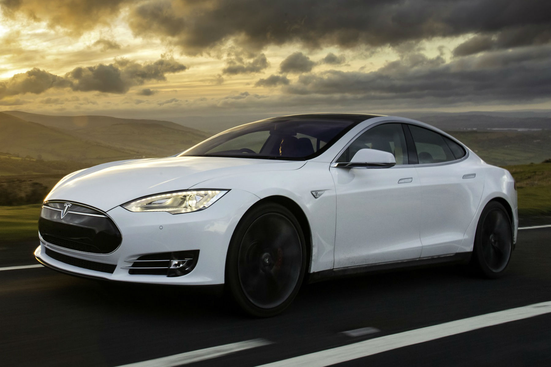 Tesla accused of banning owners from talking about faults with their cars