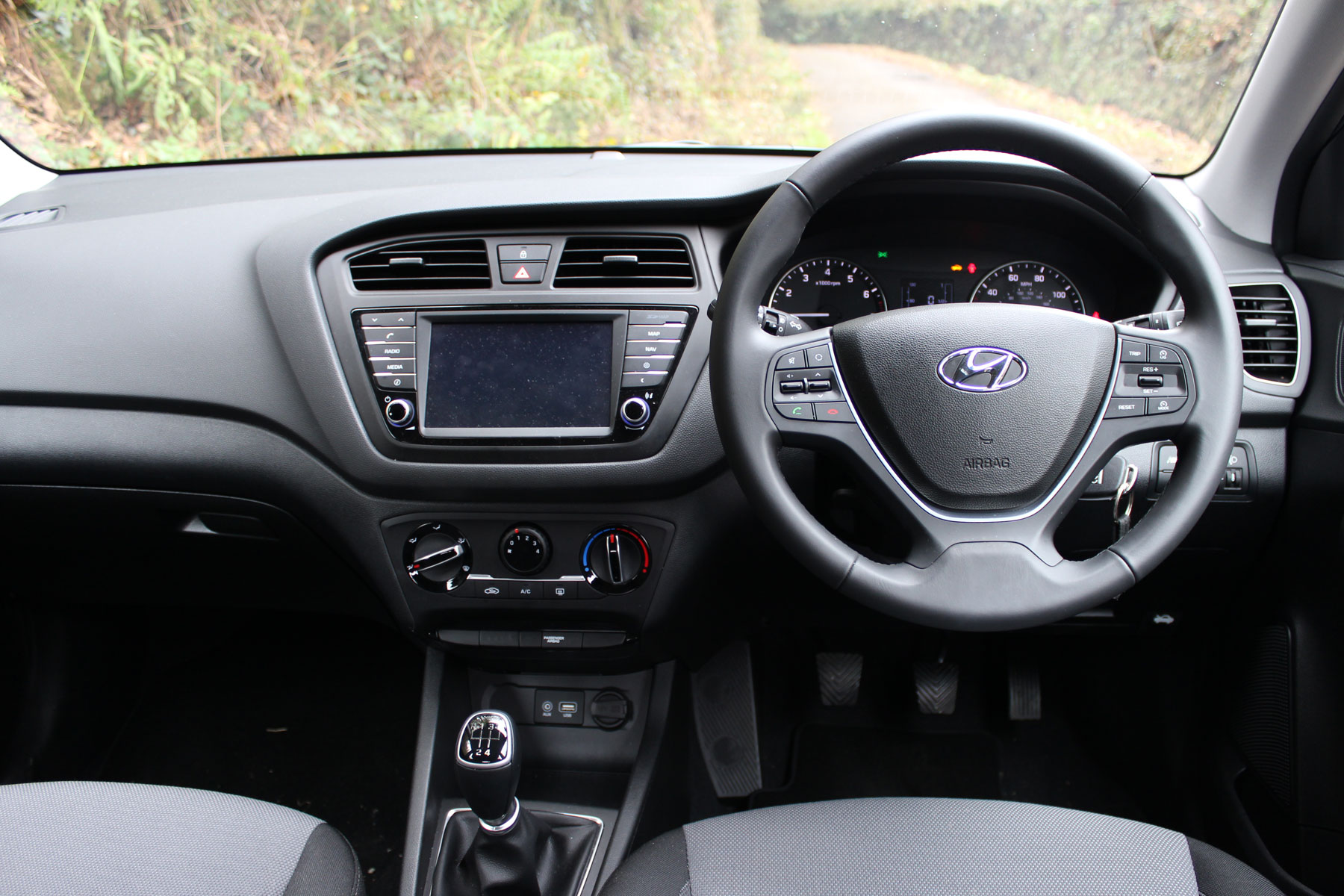 08_hyundai_i20_review