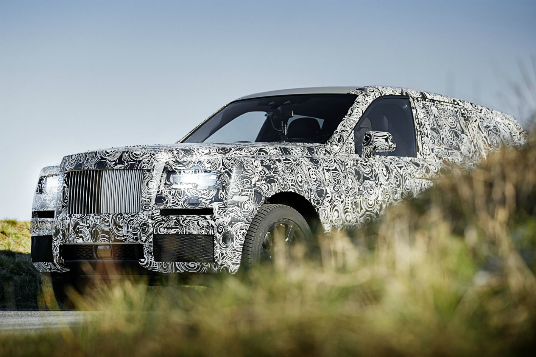 Rolls-Royce teases 2018 'Project Cullinan' SUV