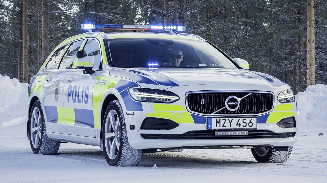 Volvo V90 police car