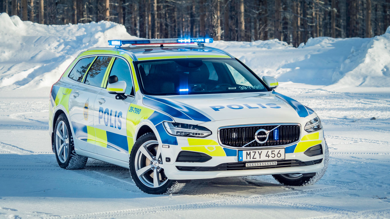 Volvo V90 police car