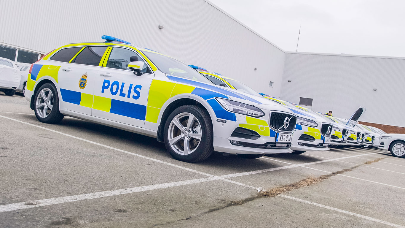 Volvo V90 police car