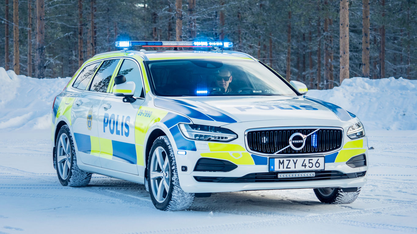 Volvo V90 police car