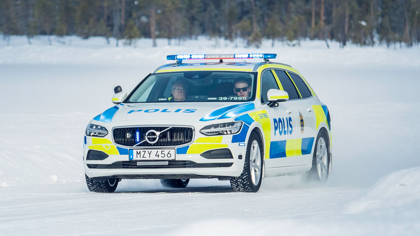 Volvo V90 police car