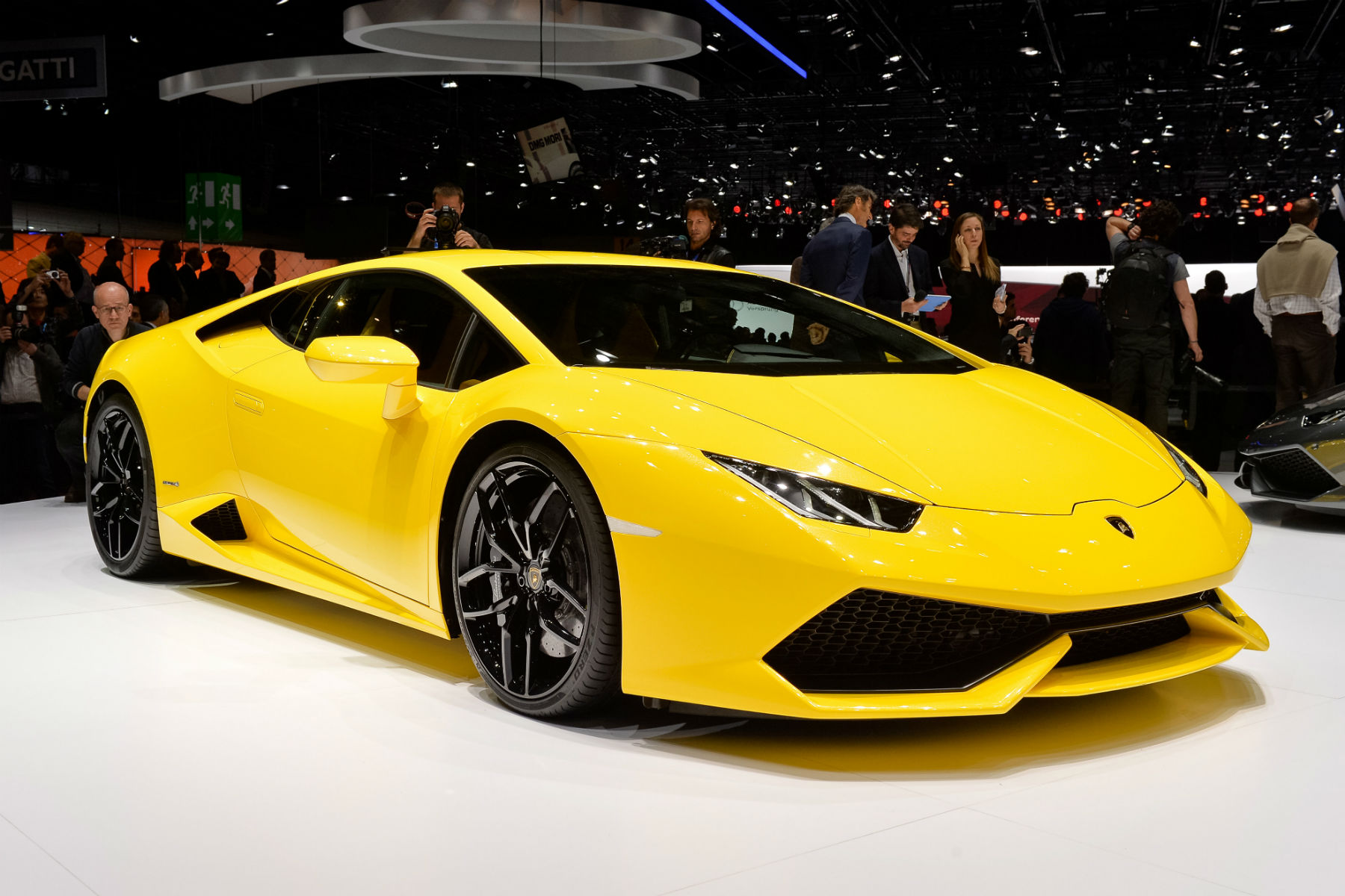 A Lamborghini Huracan has been given a taxi licence