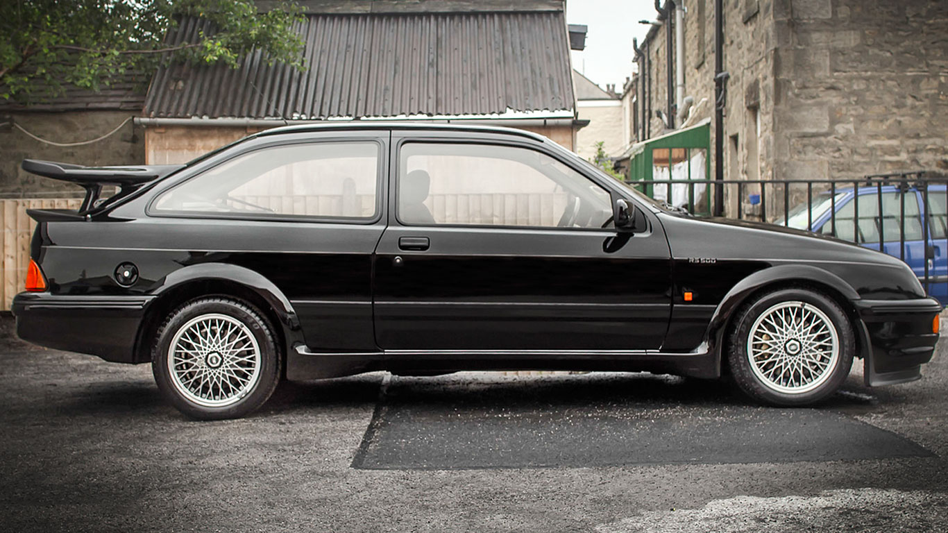 Sierra Cosworth vs. Lotus Carlton