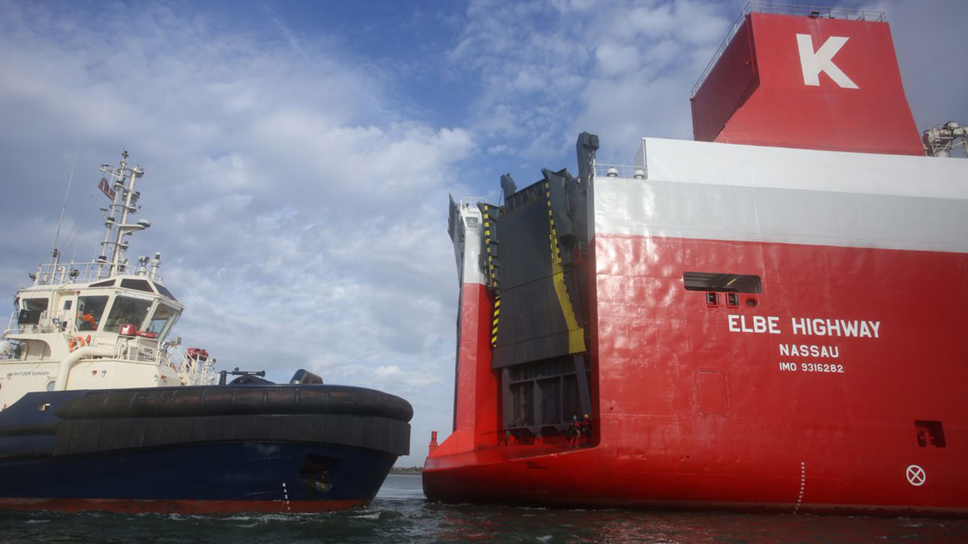 Greenpeace protesters have boarded a ship carrying diesel Volkswagens