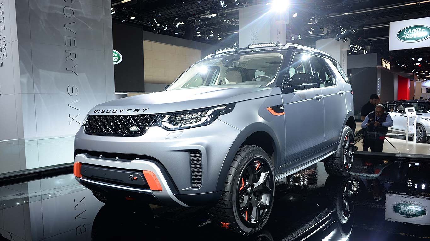 Land Rover makes the Discovery more like a Defender