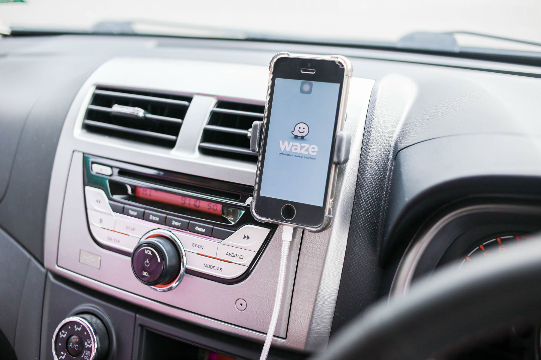 You can now use Waze via your Ford's infotainment system