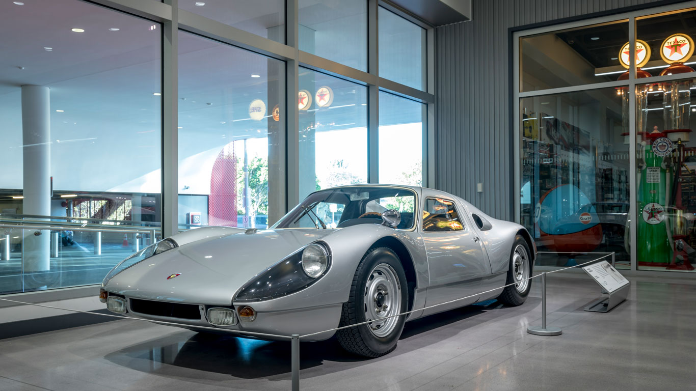 Porsche Passion: an incredible sports car collection