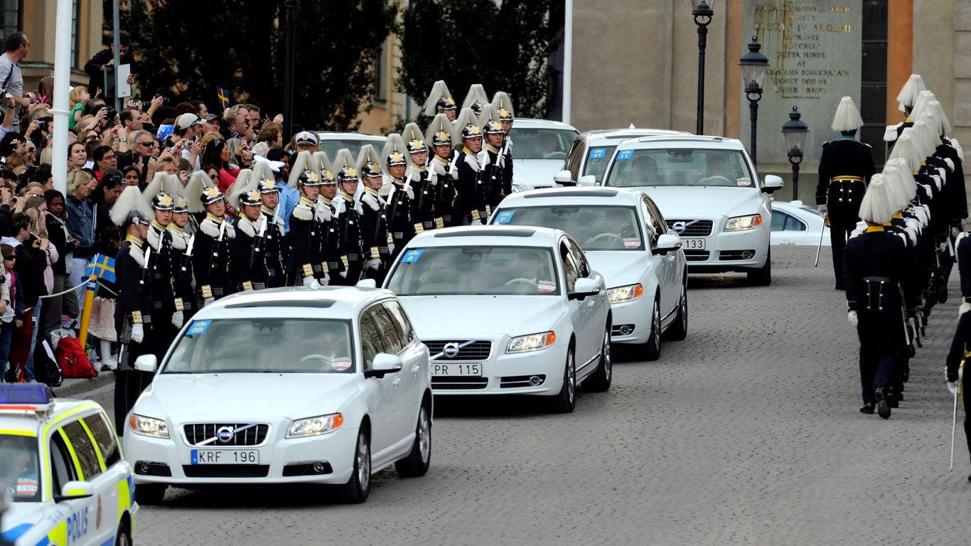 Royal wedding cars of the world