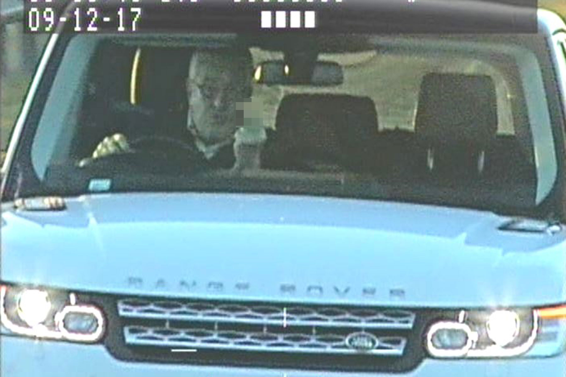 Range Rover driver jailed for giving police the finger