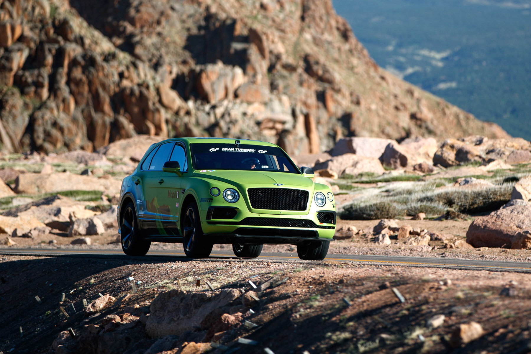 Bentley Bentayga sets Pikes Peak hill climb record