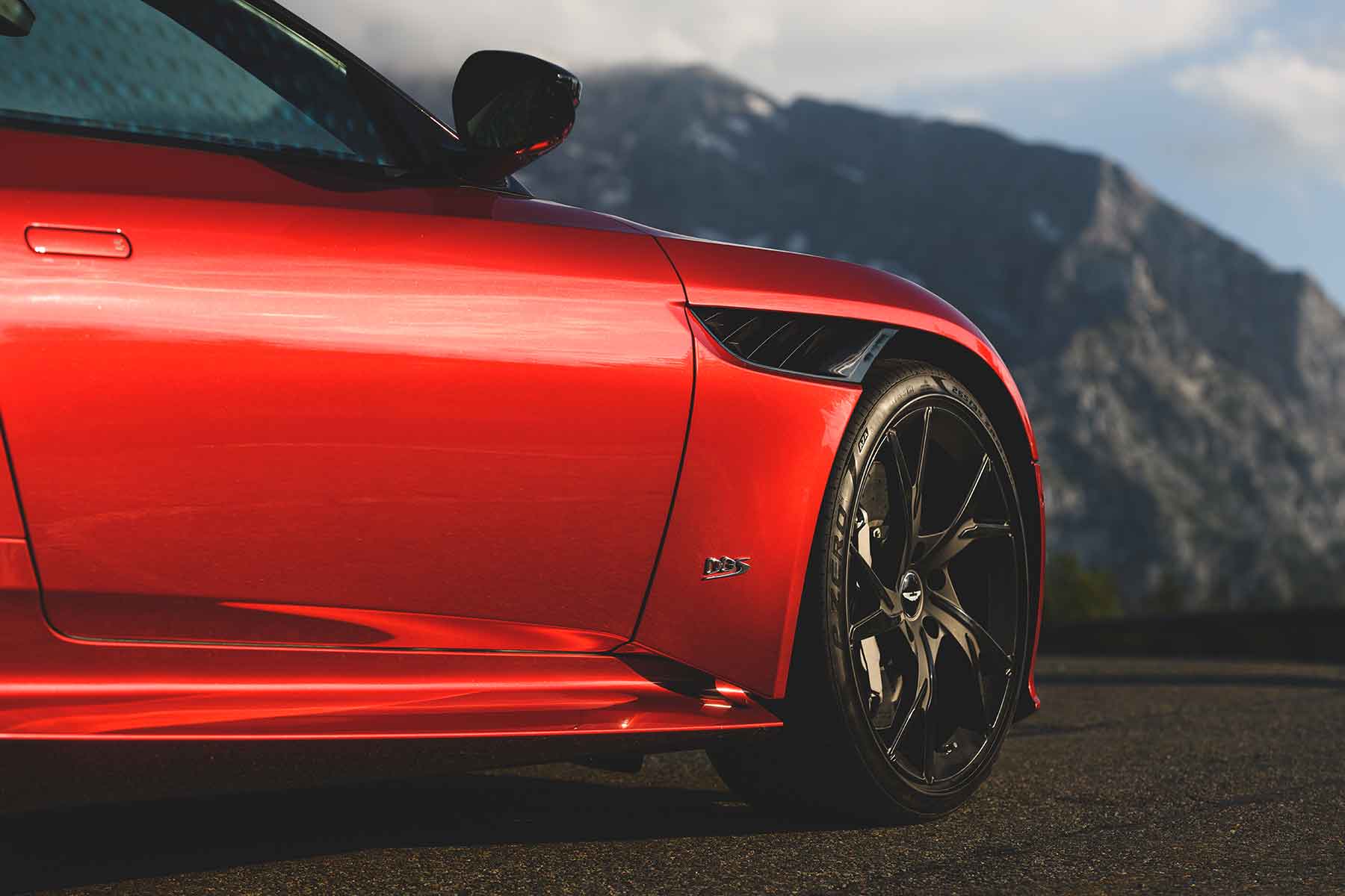 Aston Martin DBS Superleggera