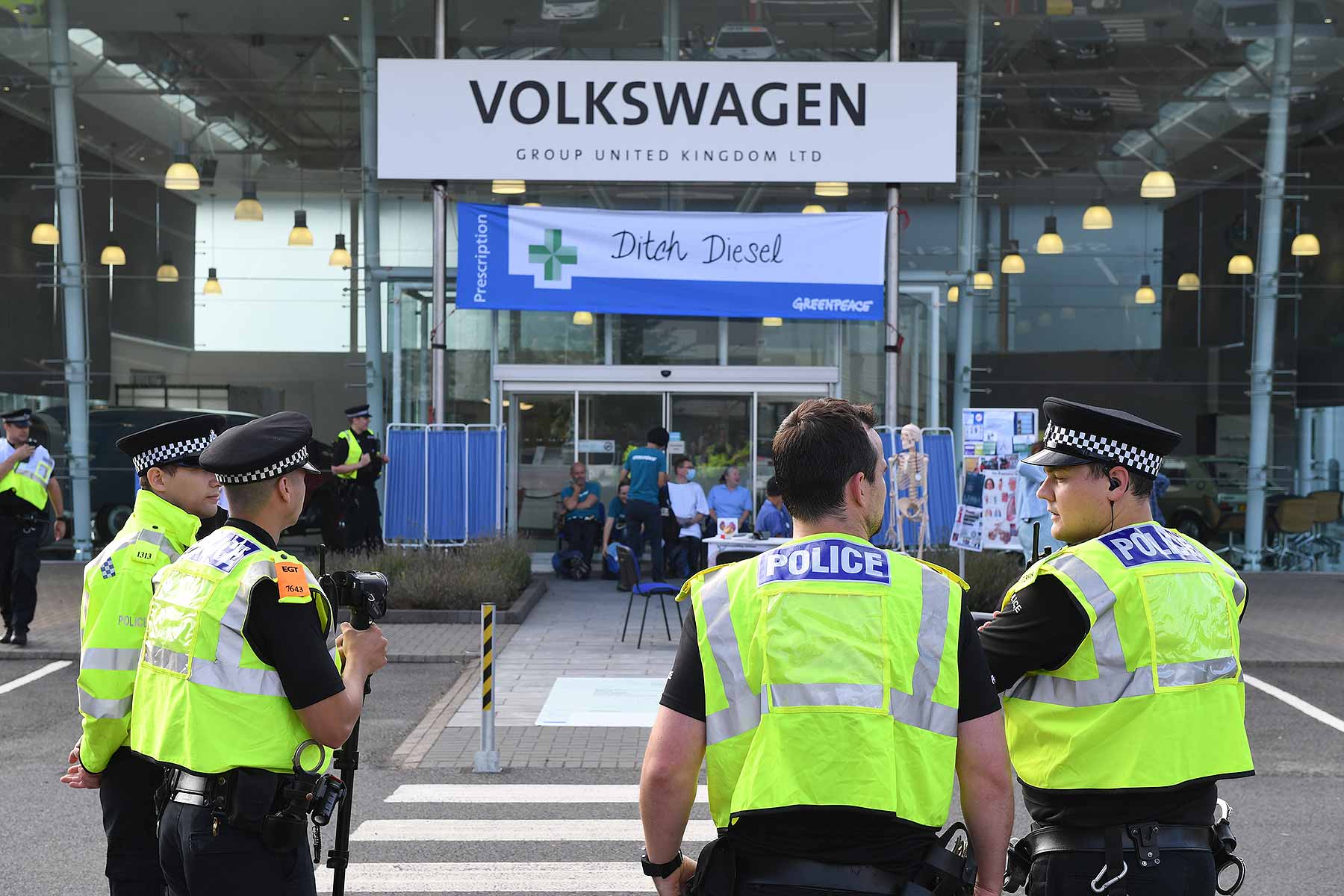 Greenpeace protests at Volkswagen UK HQ