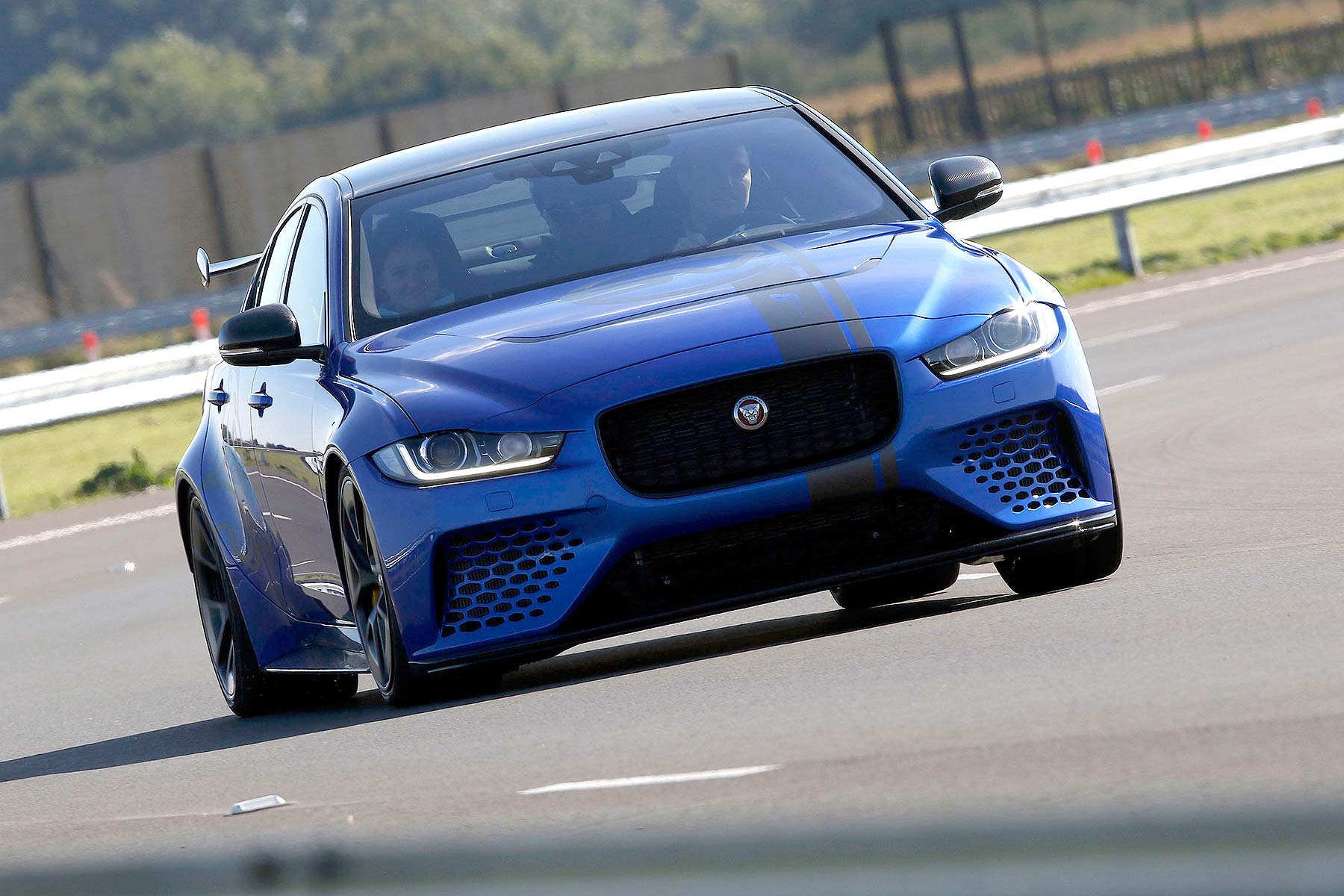 Jaguar XE SV Project 8