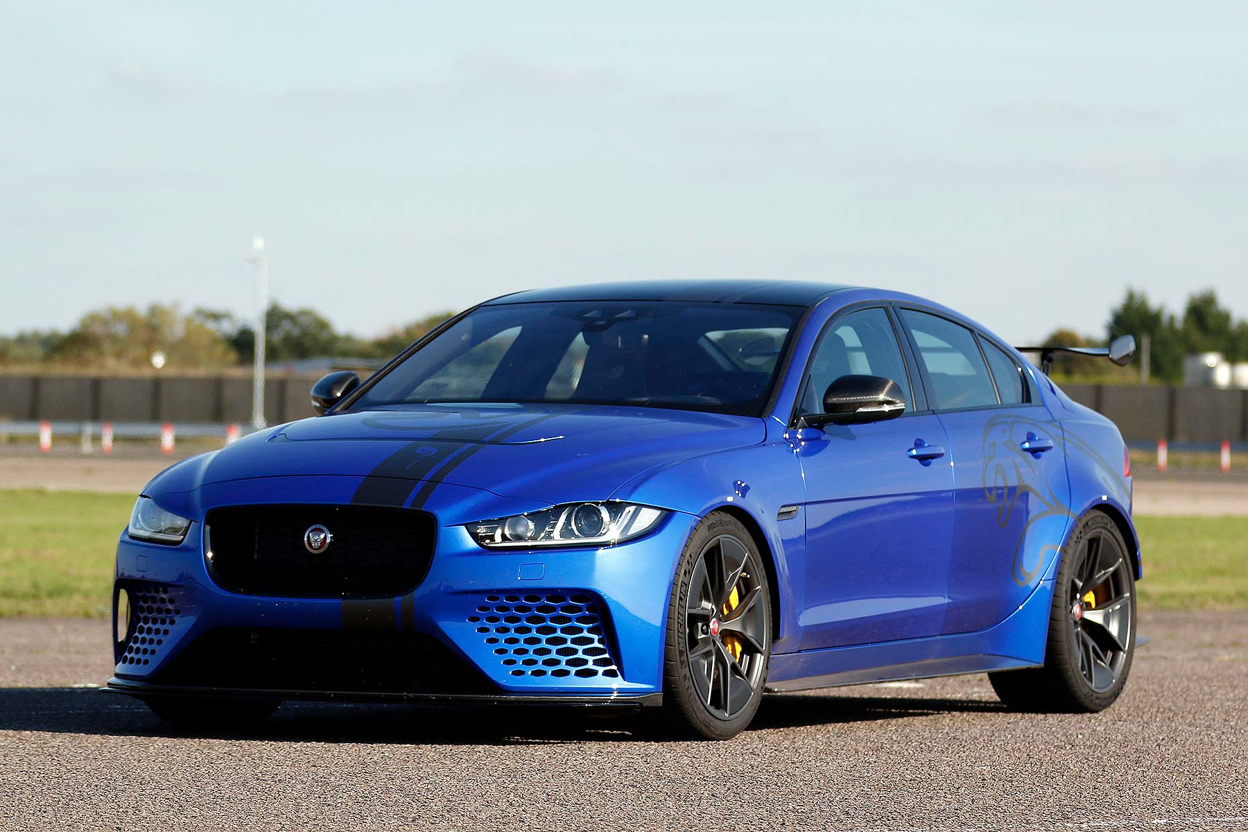 Jaguar XE SV Project 8