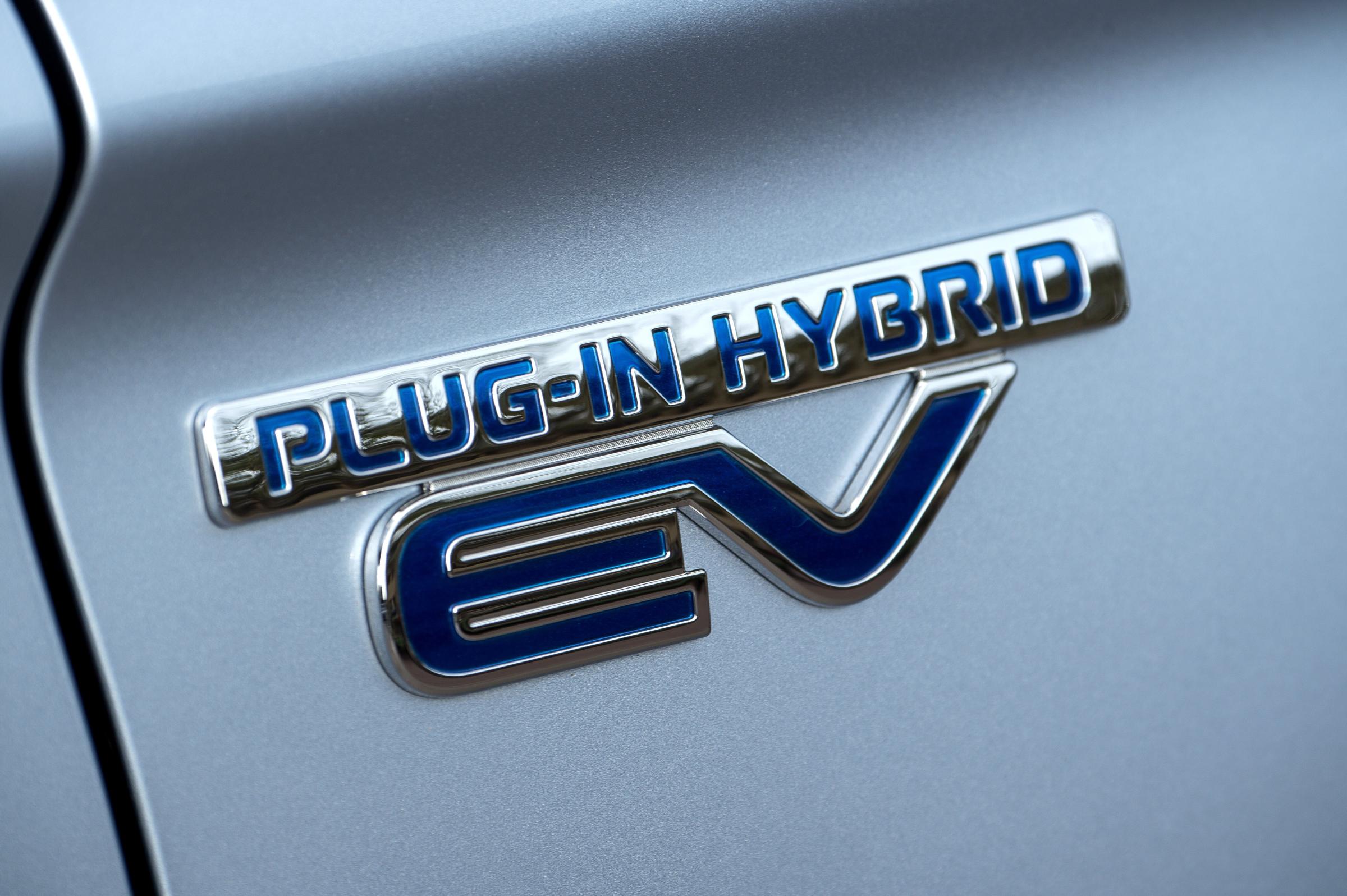 Mitsubishi Outlander PHEV plug-in hybrid badge