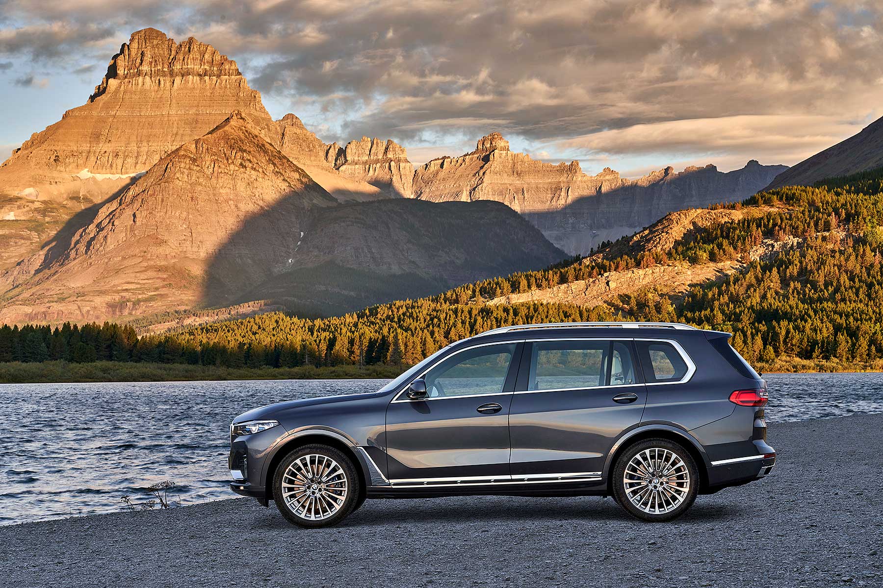 2019 BMW X7 luxury SUV