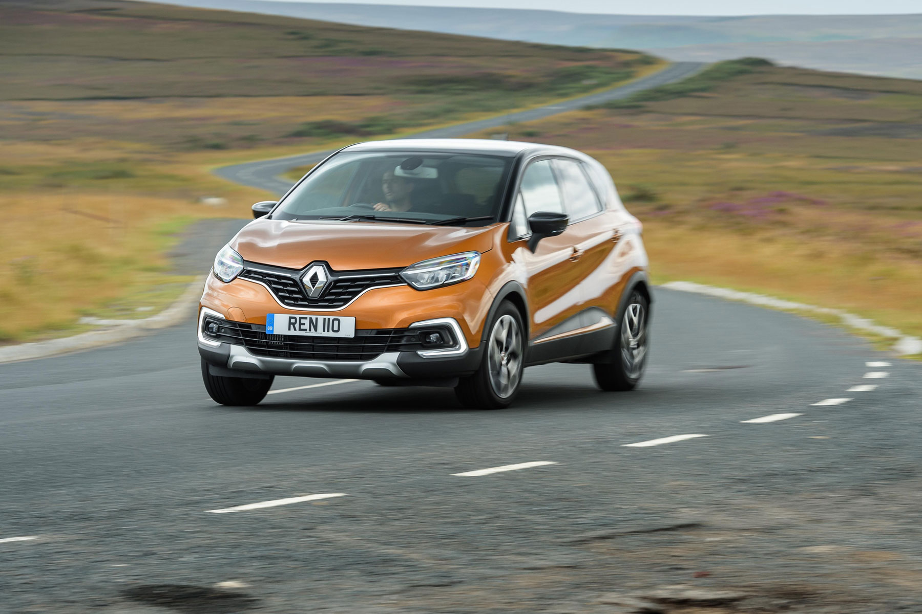 Renault Captur driving