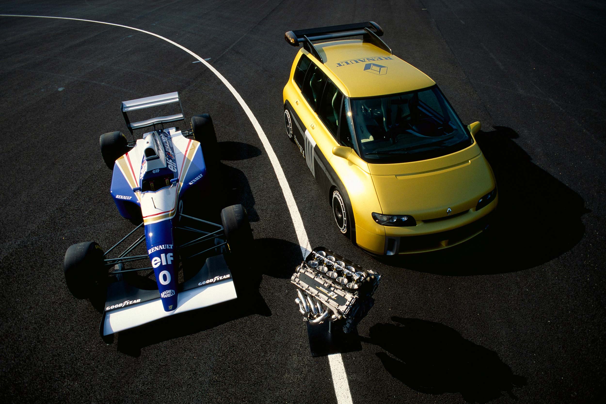 Renault Espace F1 and a Williams-Renault F1 car in September 1994