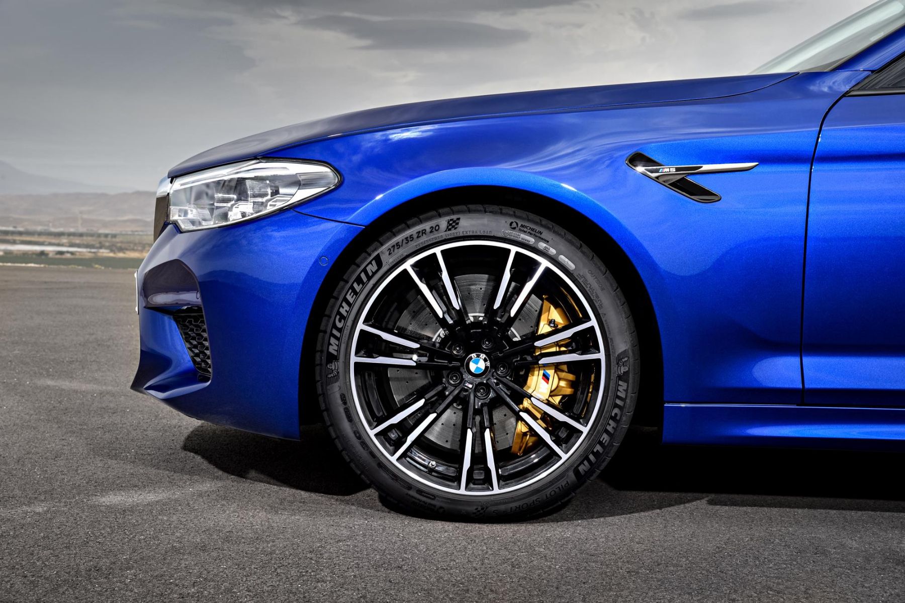 BMW floating hubcap wheels