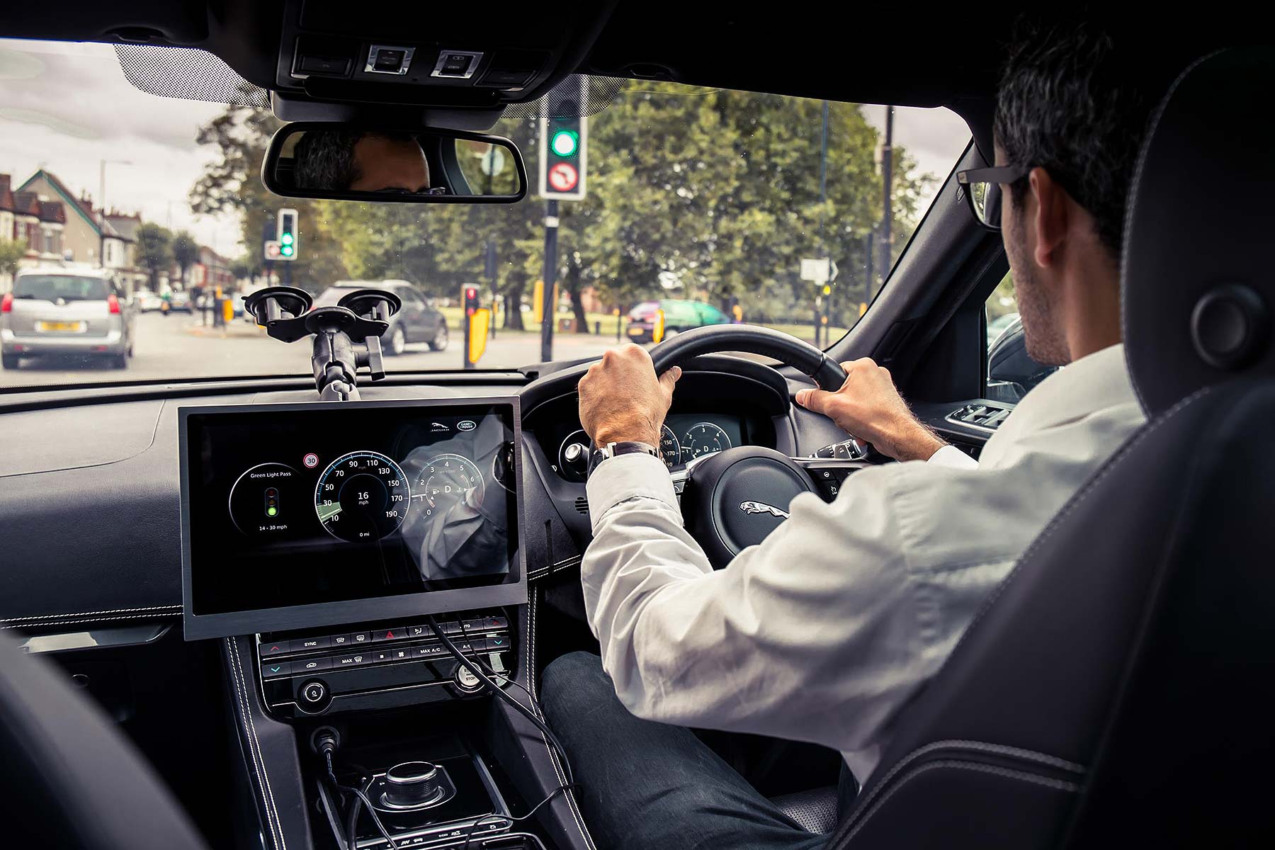 Jaguar Land Rover green traffic light technology