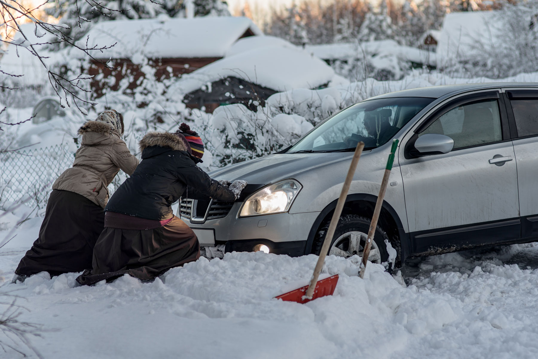 Nissan Qashqai stuck in snow