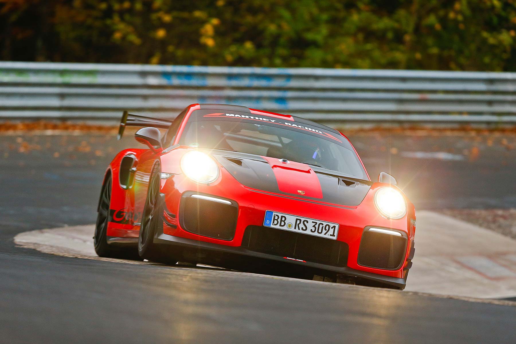 Porsche 911 GT2 RS MR: fastest road car around the Nurburgring