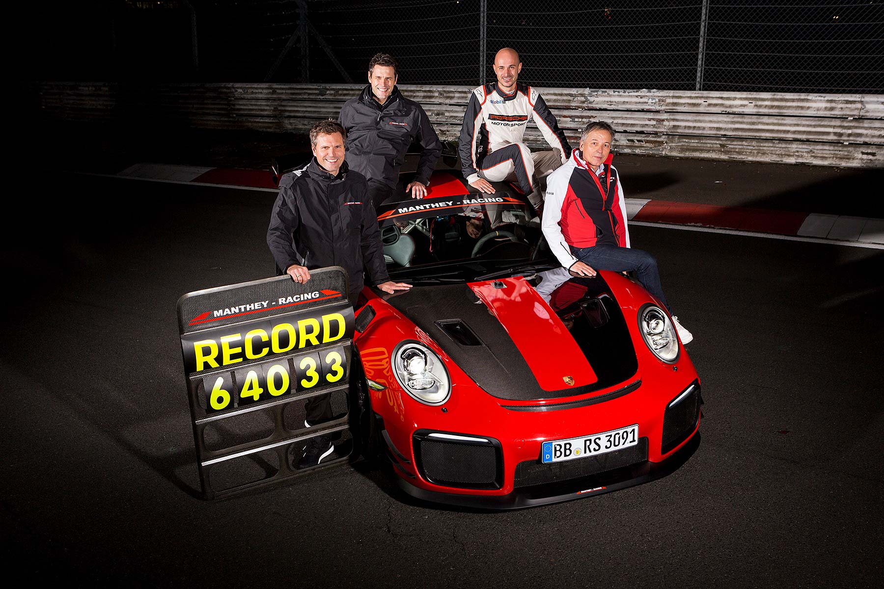 Porsche 911 GT2 RS MR: fastest road car around the Nurburgring