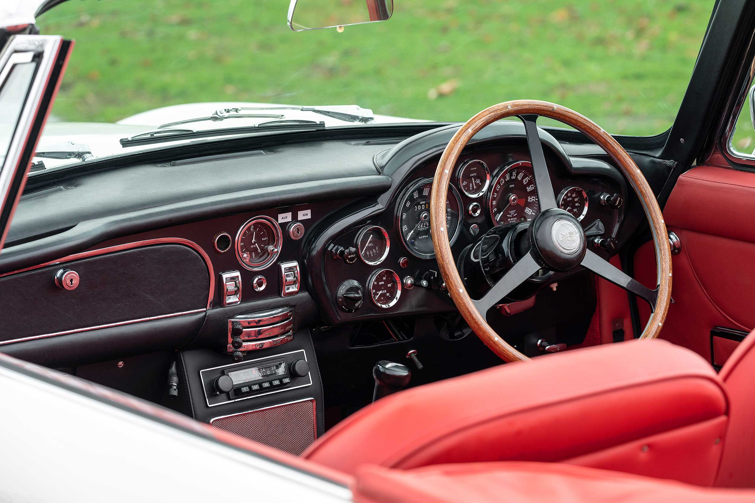 Aston Martin Heritage EV DB6 Volante concept