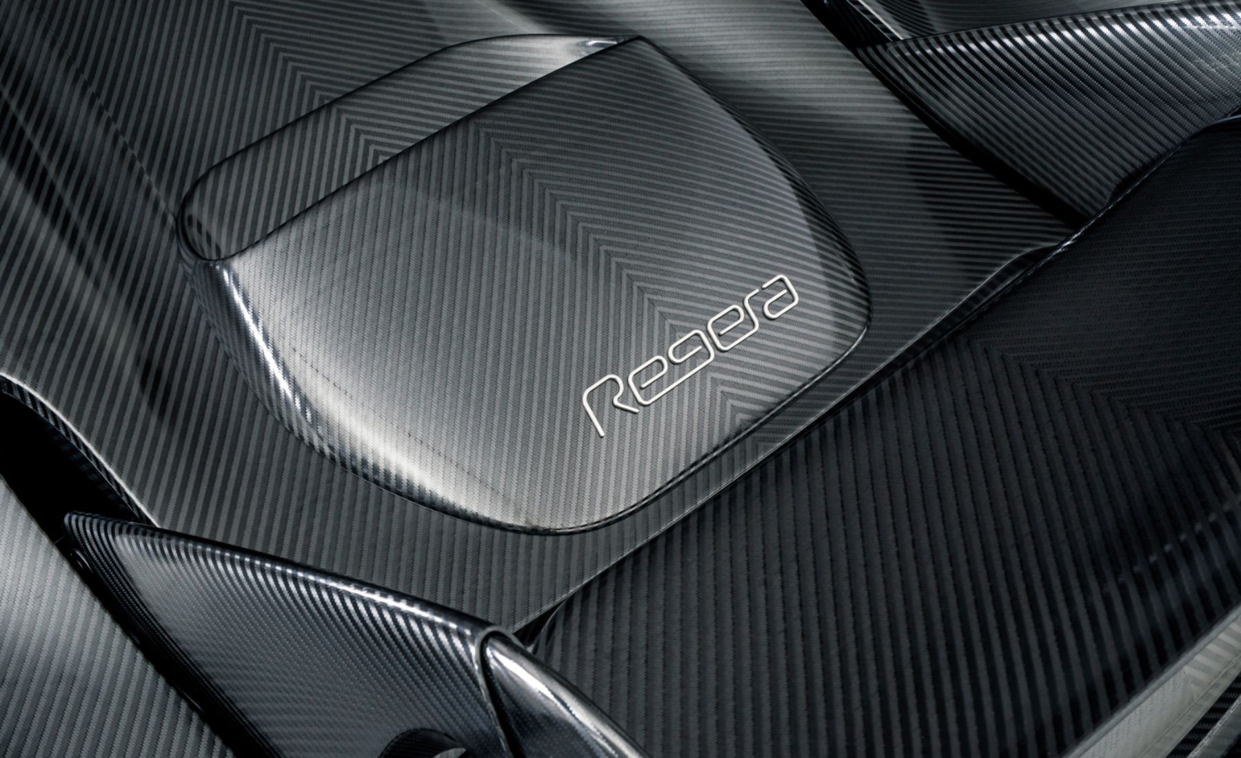 Koenigsegg naked carbon Regera