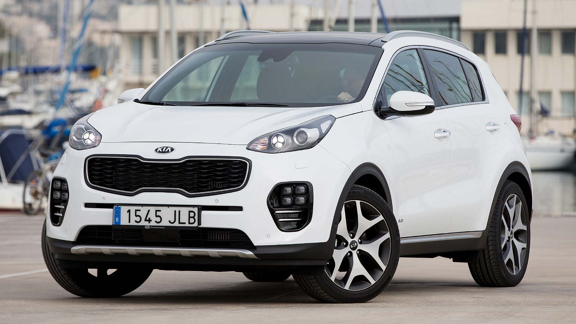 White Kia Sportage