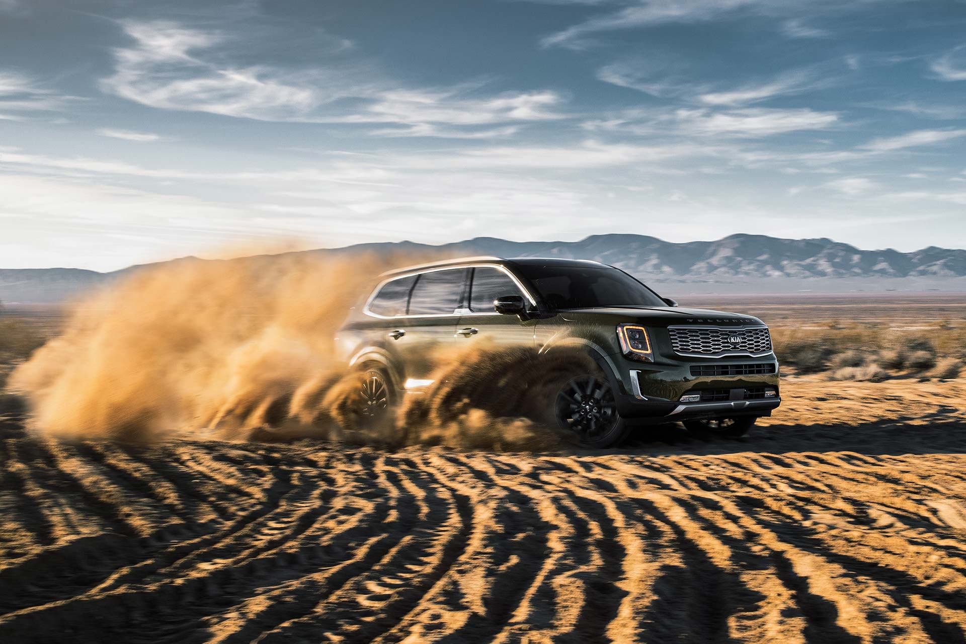 2020 Ford Explorer versus 2020 Kia Telluride