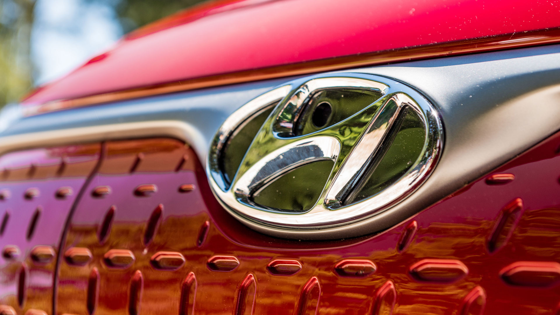 Hyundai badge