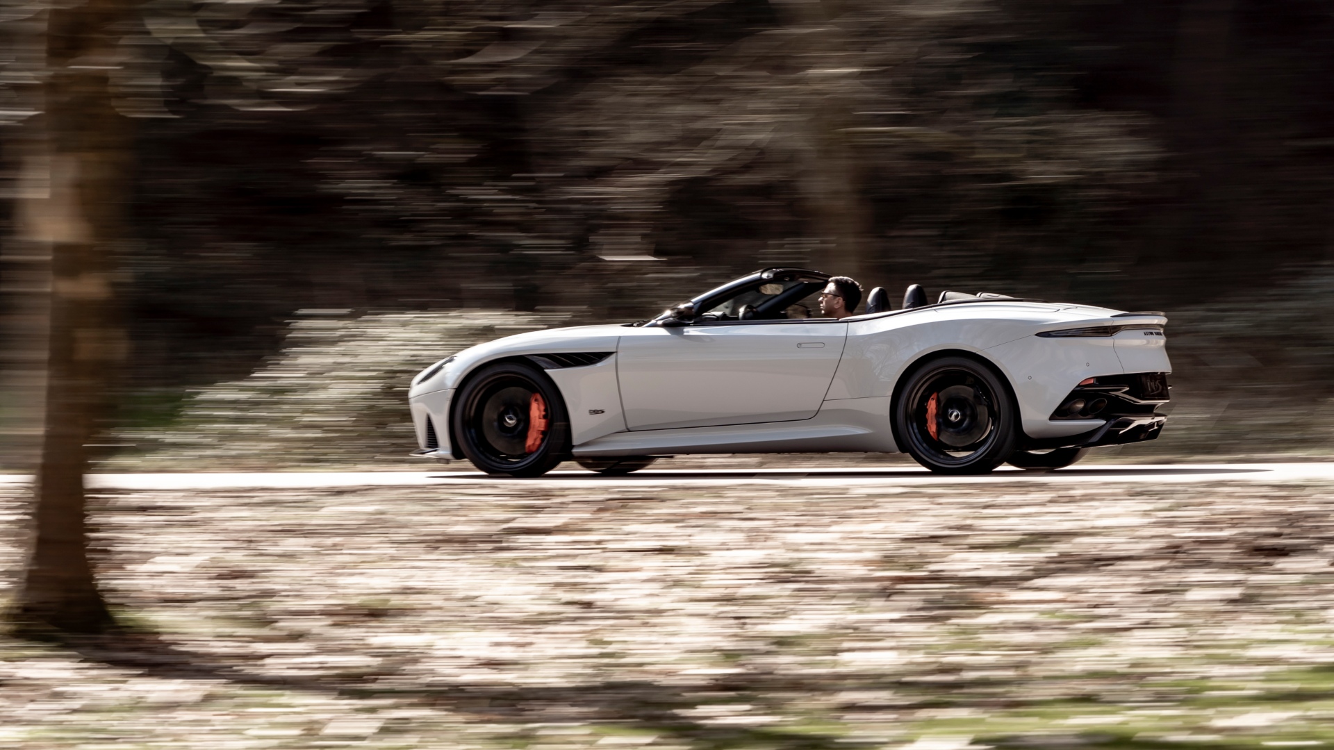 DBS Superleggera Volante