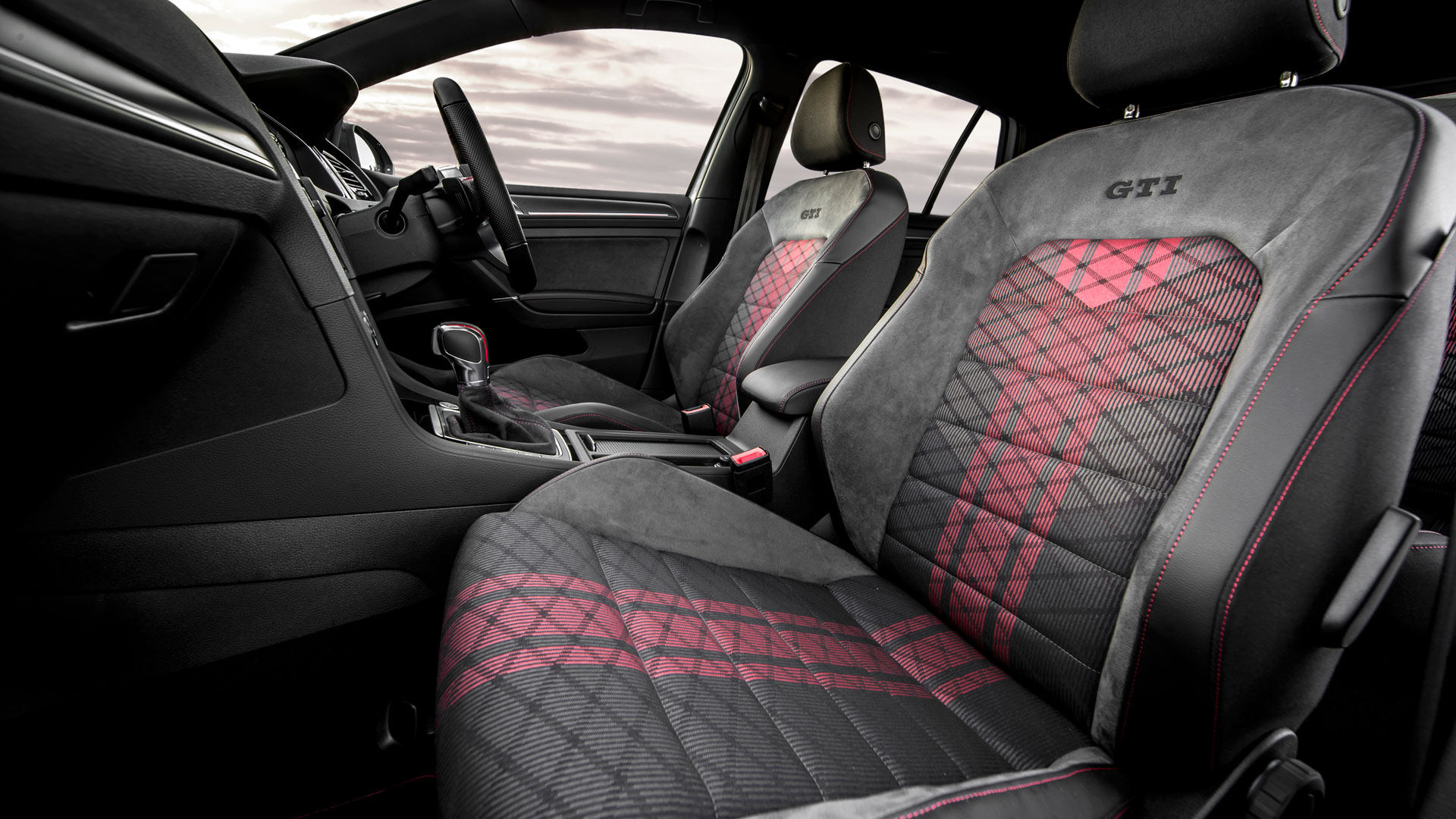 Volkswagen Golf GTI TCR seats