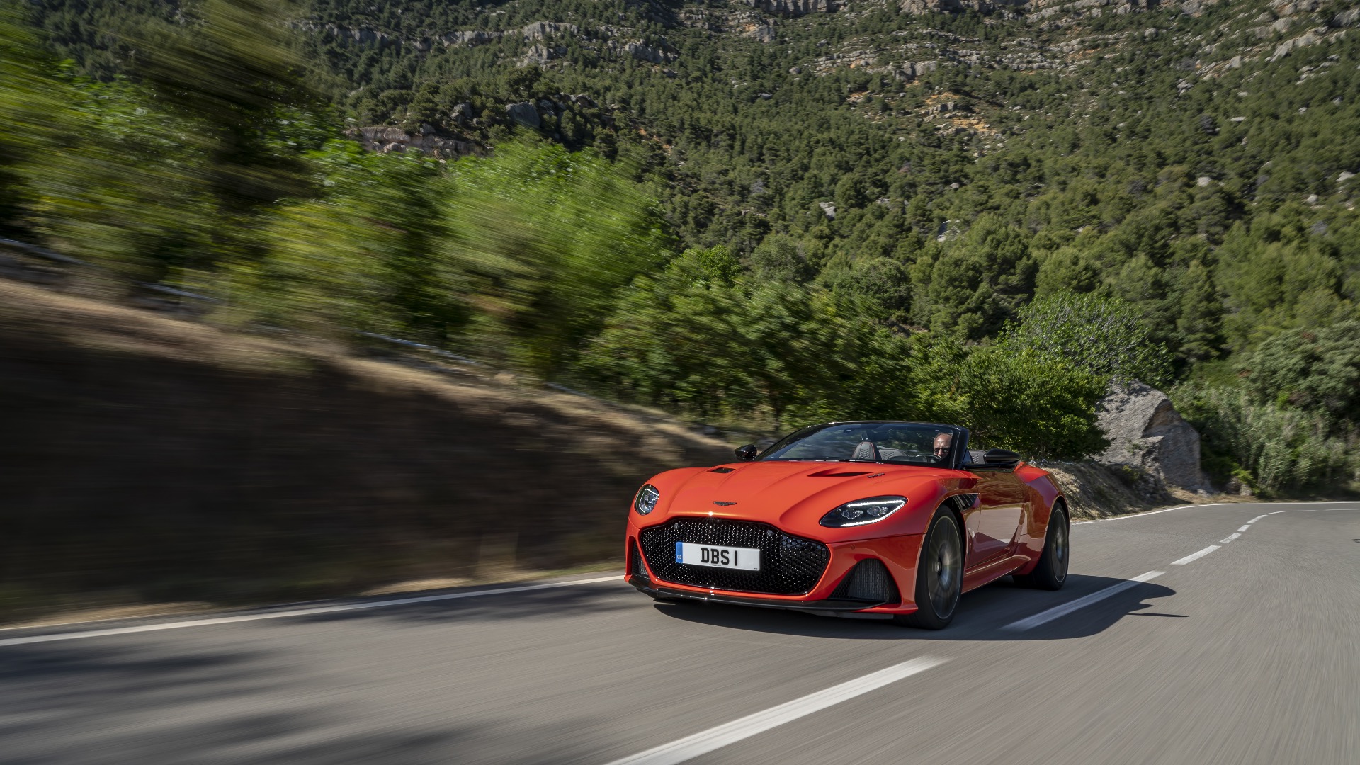 Aston Martin DBS Superleggera Volante