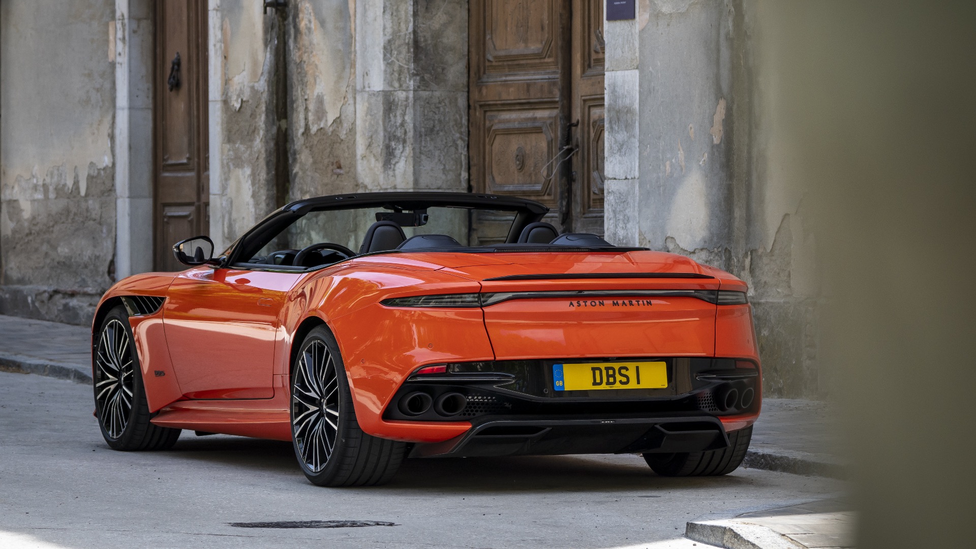 Aston Martin DBS Superleggera Volante