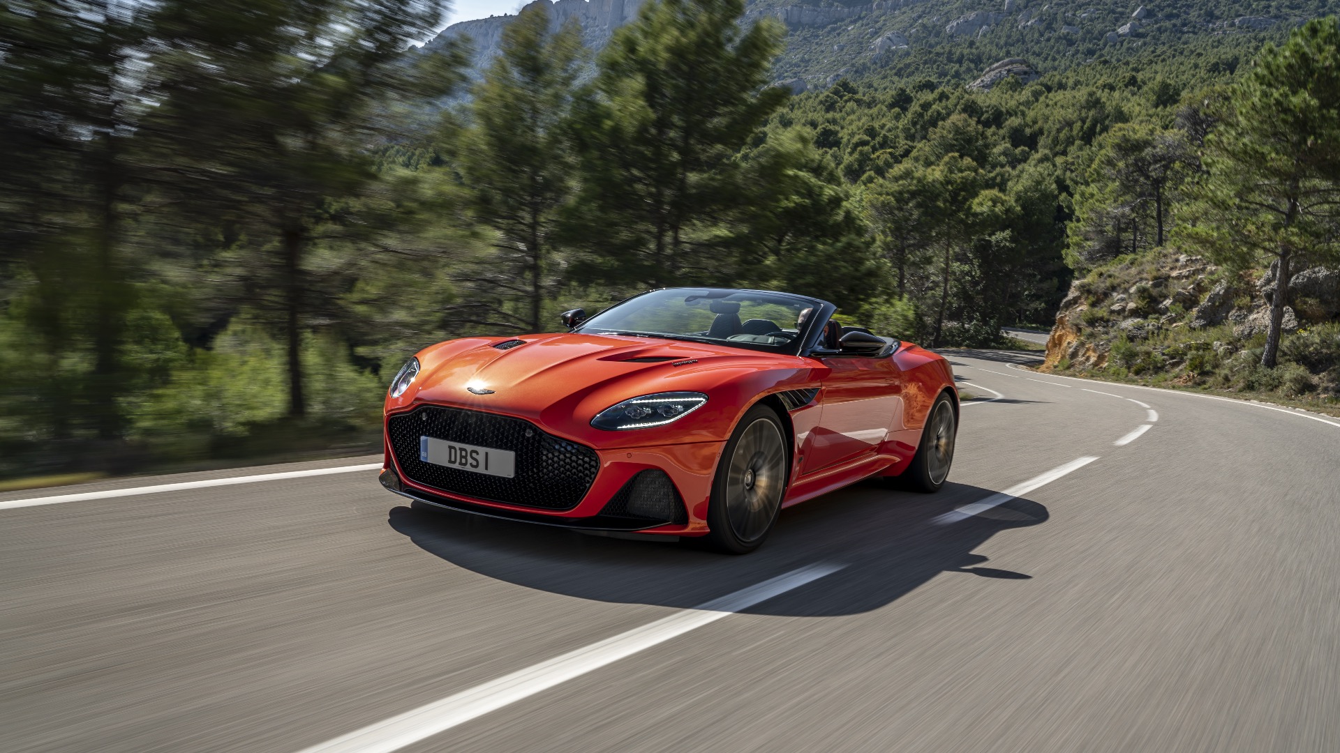 Aston Martin DBS Superleggera Volante