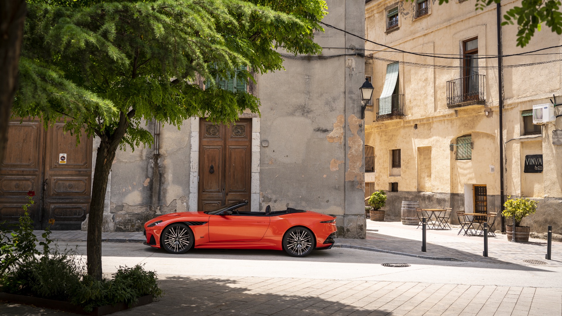 Aston Martin DBS Superleggera Volante