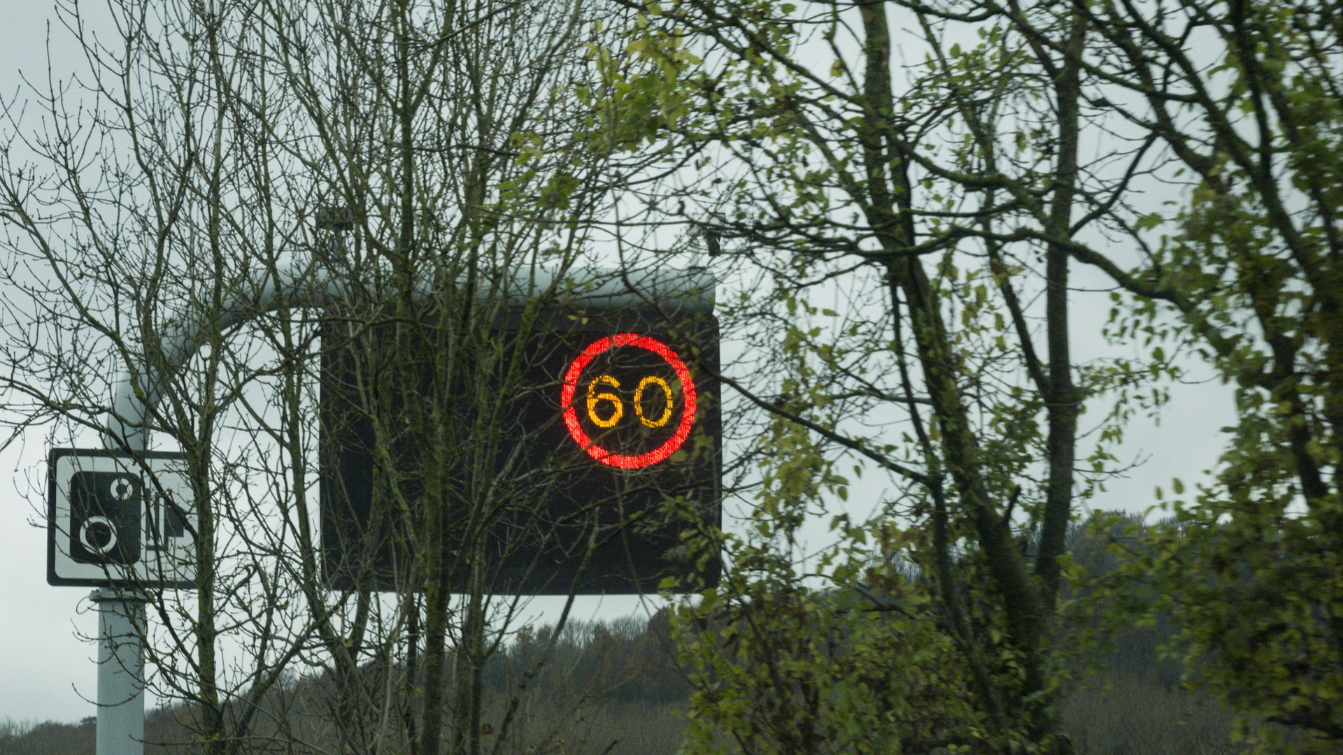 Variable speed limit sign