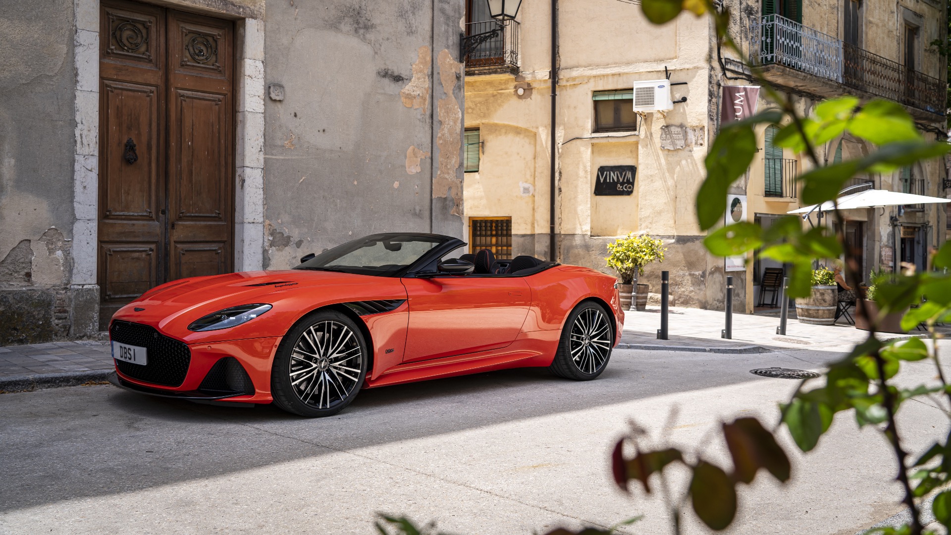 Aston Martin DBS Superleggera Volante